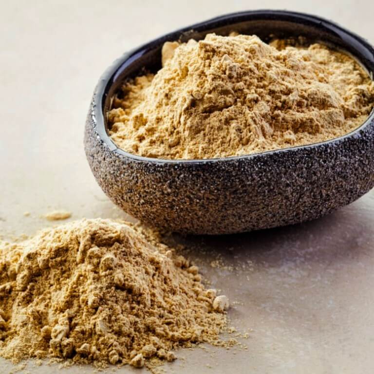 Toptan soya küspesi, yaklaşık %46 protein içeren yüksek kaliteli bitkisel hammadde, kuru ve taneli görünümde.